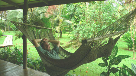 Alf_relaxado_hamaca1